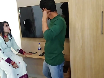 Indian Desi Bhabhi Taught a Ascription in the first place TV & Gets Roughly Fucked in Her Despondent Roleplay