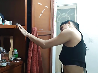 Stepson voyeuristically plumbs stepmom's bathtub coupled with she succumbs to his lust - Spanish porn