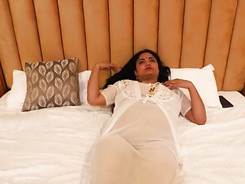 Indian wifey's close-up arse have fun leads to ultra-kinky make-out and parching intercorse