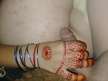 Desi breezy SidraMinhas hungers for a hard-core ride on giant spunk-pump