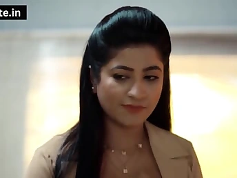 Insatiable housewife Reena Ki gets a steaming office hj from Ne Ki Chudai