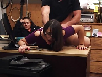 Thief tries to seduce PAWN with his xxx pawn skills, but fails in attempting to make her orgasm!