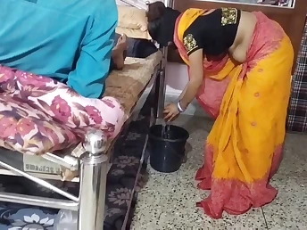 Kamwali's gand gets fiercely wrecked by a chhote babu's fat beefstick