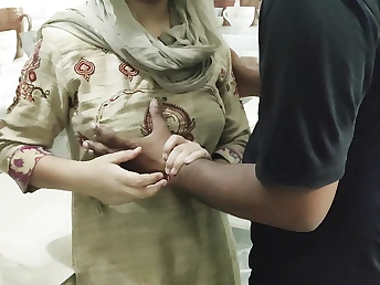 Hindi Audio: See this Punjabi Bhabhi get her taut cootchie screwed in a super-fucking-hot cock-squeezing chute