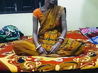 Indian Desi Bhabhi Gives a Desi Cab Rail & Gets Her Bra-stuffers Smashed in Hospital