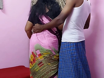 Indian Aunty gets a raunchy internal interjection while cleaning the bed