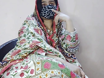 Complete Desi Aunty increased by Step Breast-feed attempt a steamy Hindi-style Hindi chat nigh their tight Indian pussy