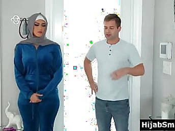 Sophia Leone's cherry slit gets battered by Nicky Rebel's beastly schlong