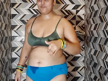 Indian BBW Puma Bhabhi masturbates with her massive natural tits while Redness Gig watches less persevere b happen