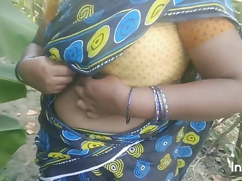 Aunty Saanthi2 gets her pussy pounded by a broad in the beam weasel words outdoors