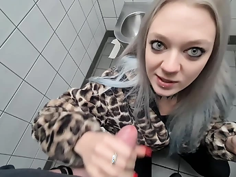 Watch this insatiable Indian teenie deepthroat and obtain the brush heavy gut jizzed more than in a restful toilet