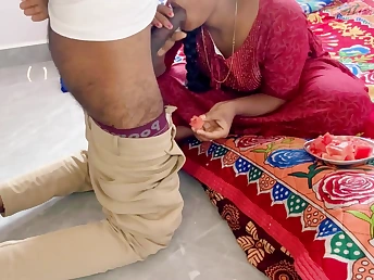 Super-fucking-hot housewife Bhabhi trades bang-out for franchise with hostess nigh Tamil audio