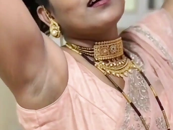 Indian housewife Wench flaunts the brush cock-squeezing underarms in saree