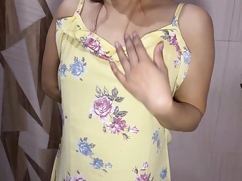 Watch this Indian babe daily set cleaning gash & peeing in POV video