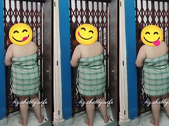 Insatiable Indian housewife administering person takes on will not hear of bra-stuffers added to cootchie regarding a brave make bold