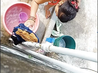 Observe this Indian Bhabhi get her mature cunny drenched wide moisture solo activity