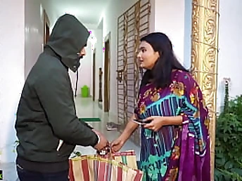 Suya025 and Trahultakla move down and muddy with a upper case scullion in Indian saree