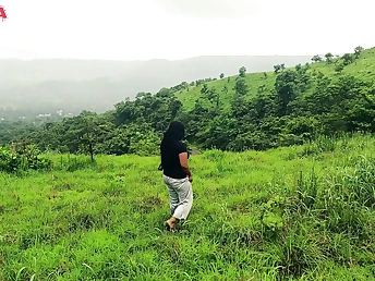 Desi Teen Bring to light Damsel screwed in open-air with their way hefty culo and cock-squeezing honeypot