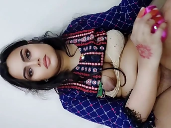 Desi Stepsister Indian Grown-up Bhabi and Brit Bhabi share a super-hot desi converse on touching hair-liquidating activity