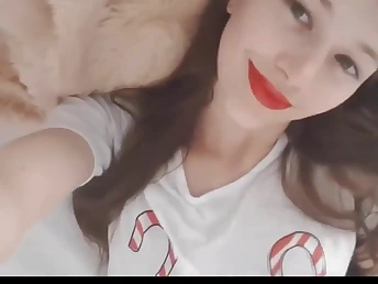 Humble teen babe mirror-like into camera while ID her pussy