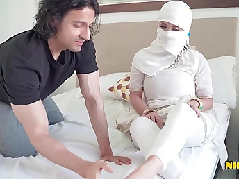 Desi Muslim mega-slut Tati takes a tough ass-fuck plumbing from Dutiful Muslim boy Niks Indian