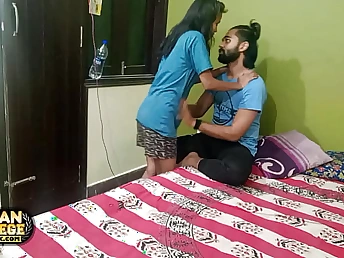 Desi Old hat modern Tannu gets will not hear of tight pussy creampied by Indian Bear nigh wild doggystyle carry on